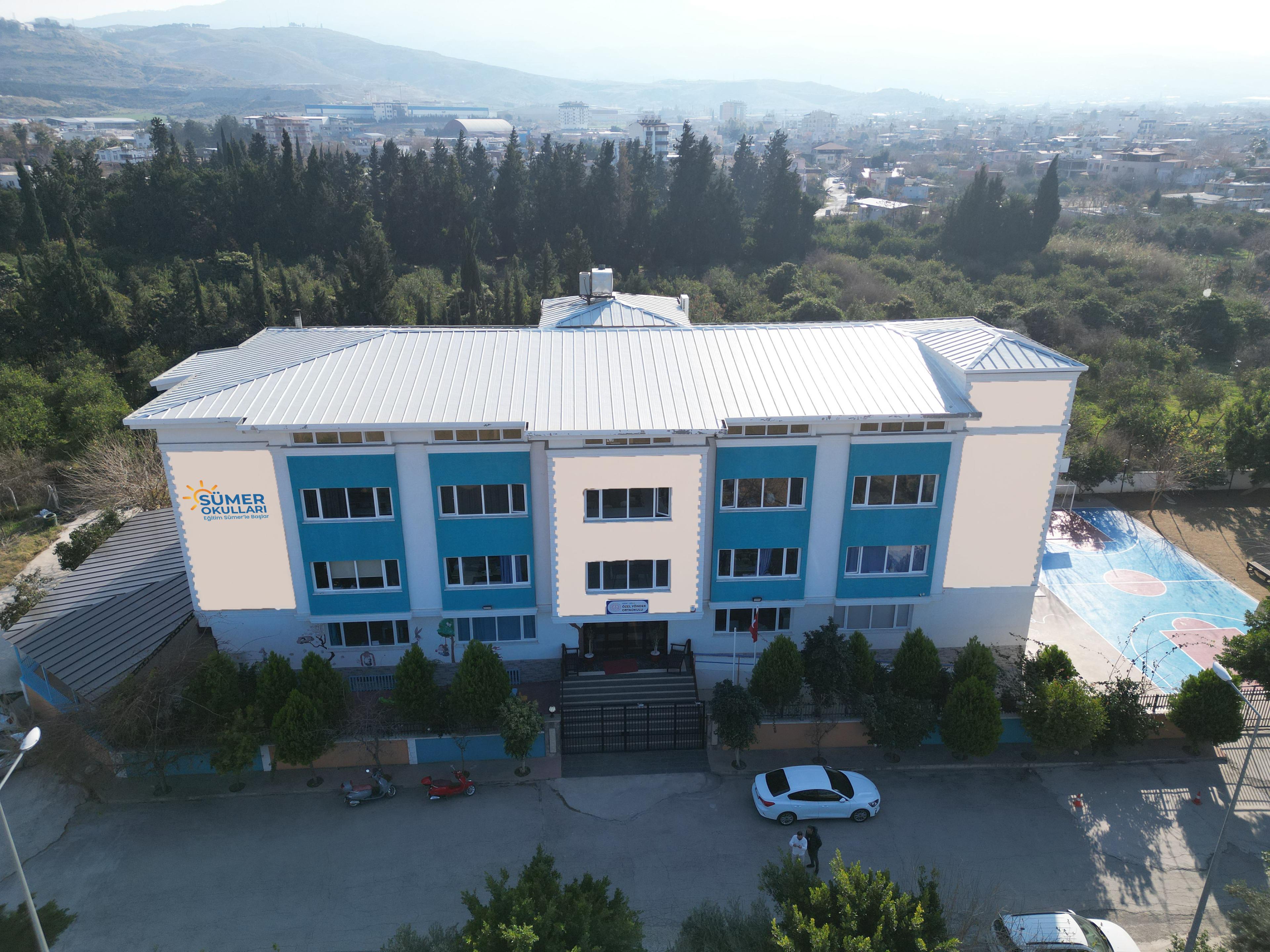 Sümer Okulları binasının dış görünüşü